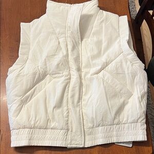 NWT!! Women's White Quilted Vest